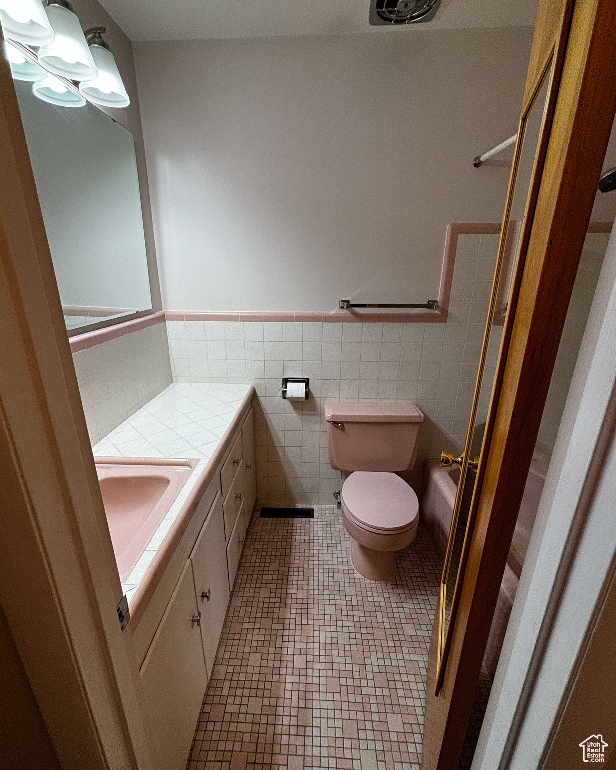 162 E TWIN PEAKS ST