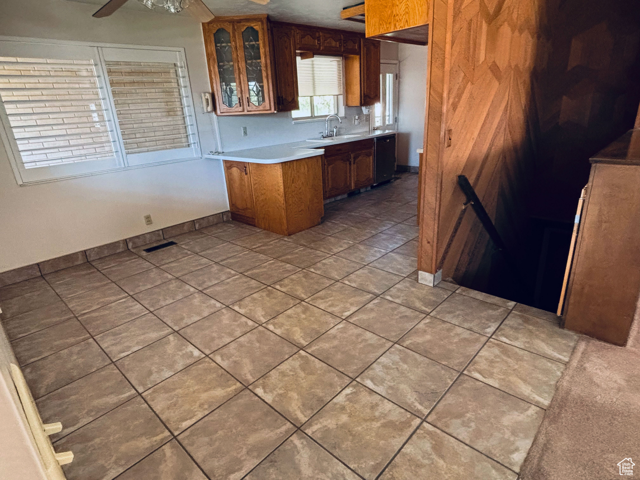 162 E TWIN PEAKS ST