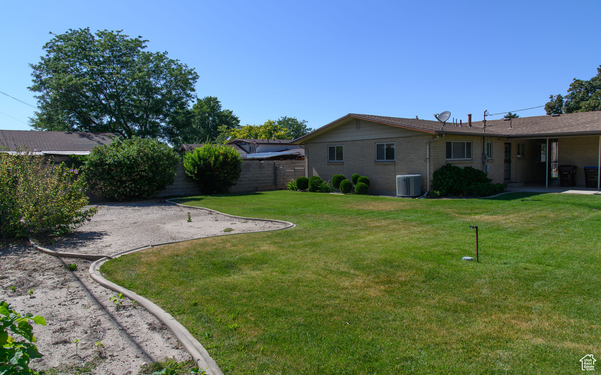 162 E TWIN PEAKS ST