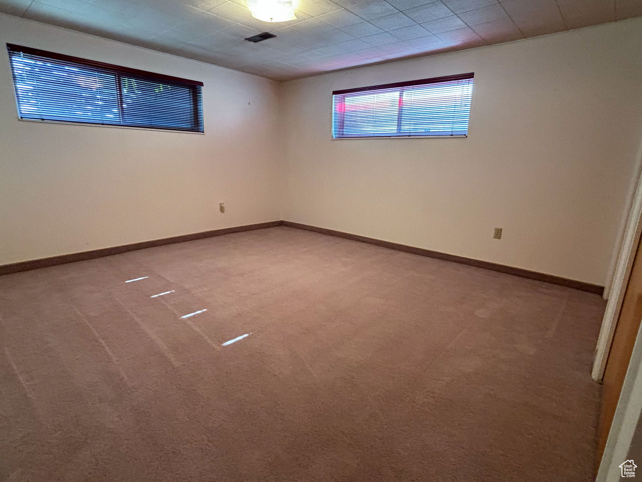 162 E TWIN PEAKS ST