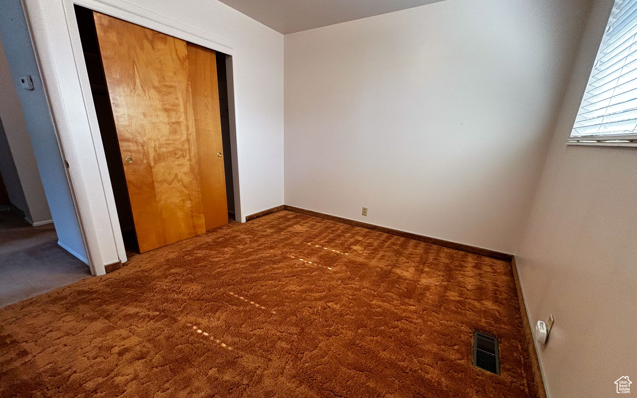 162 E TWIN PEAKS ST