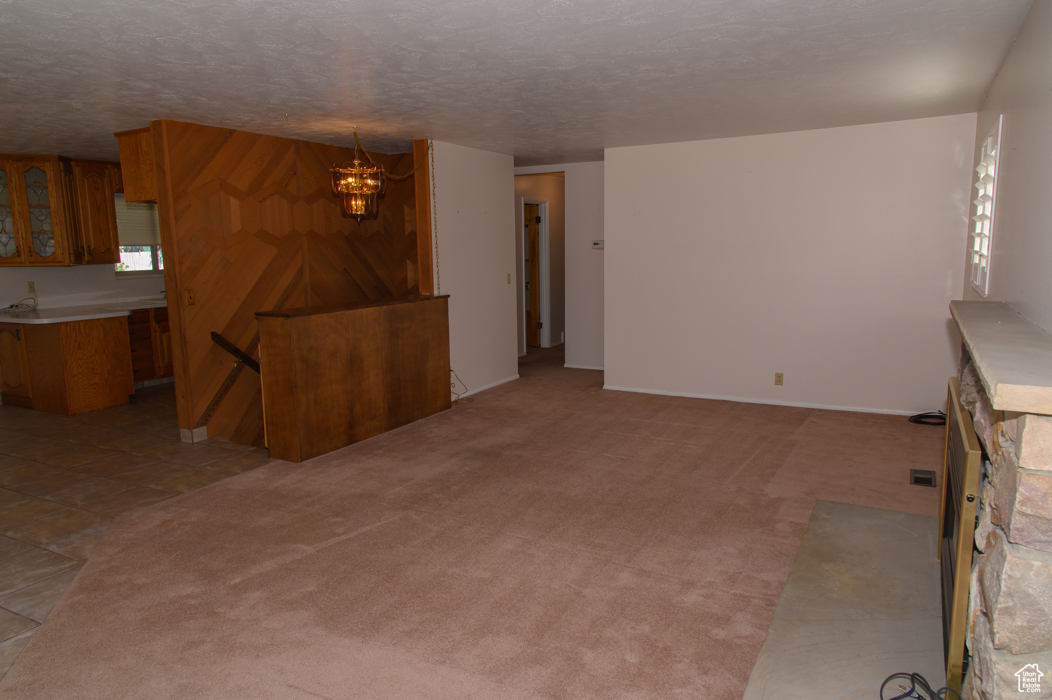 162 E TWIN PEAKS ST