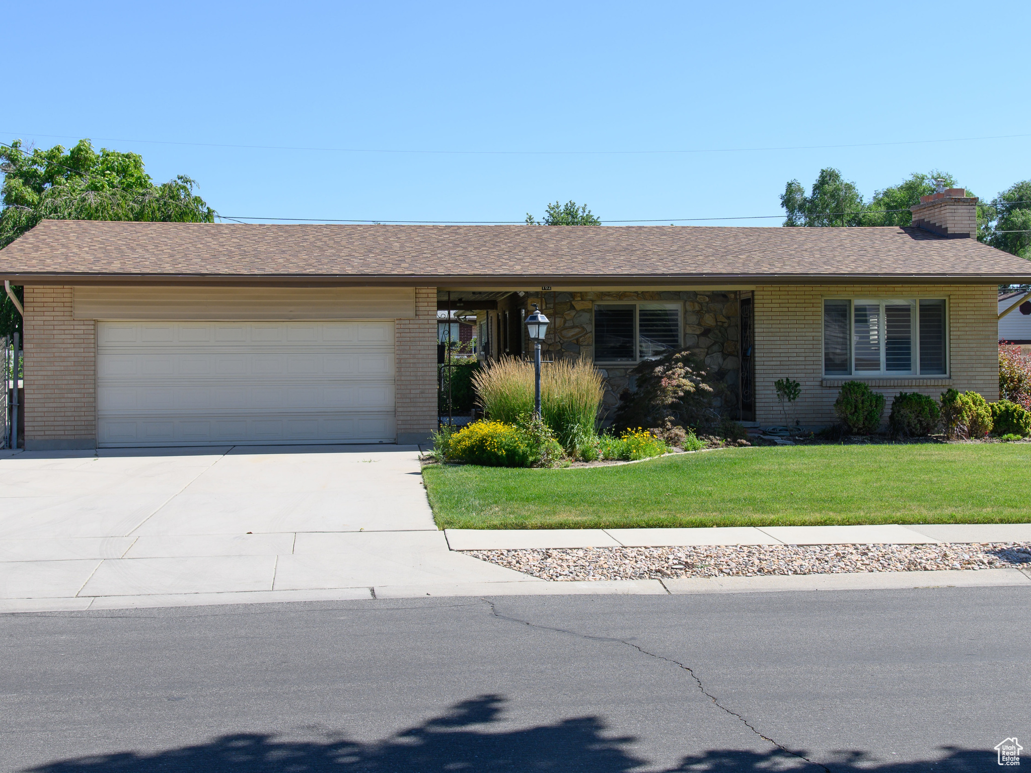 162 E TWIN PEAKS ST