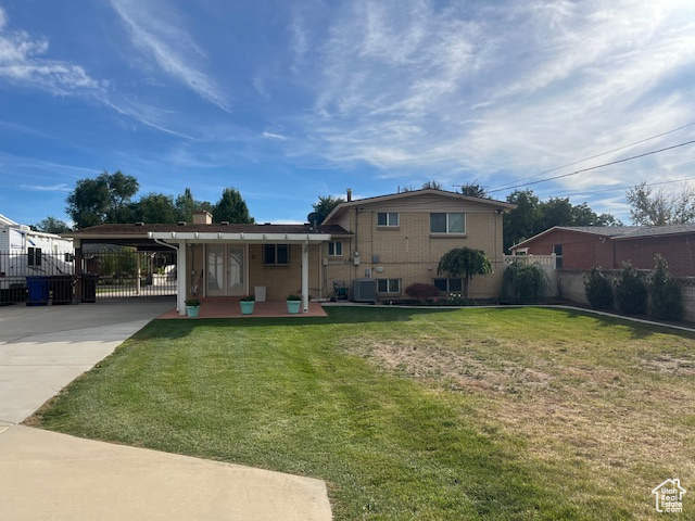249 E TWIN PEAKS ST