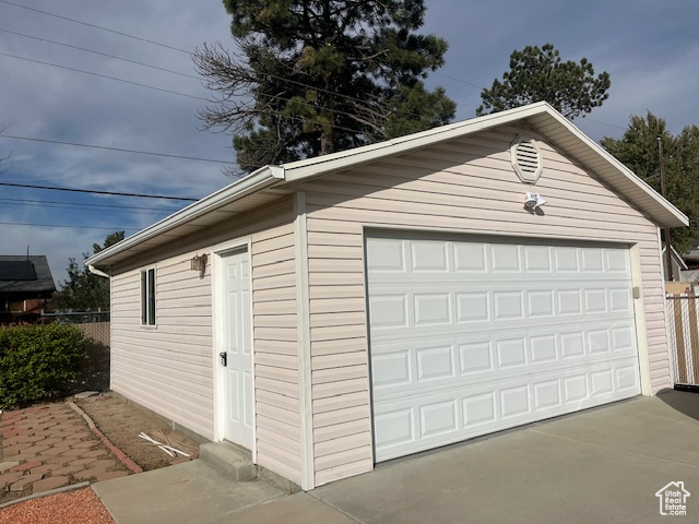 249 E TWIN PEAKS ST