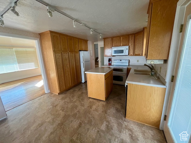 249 E TWIN PEAKS ST
