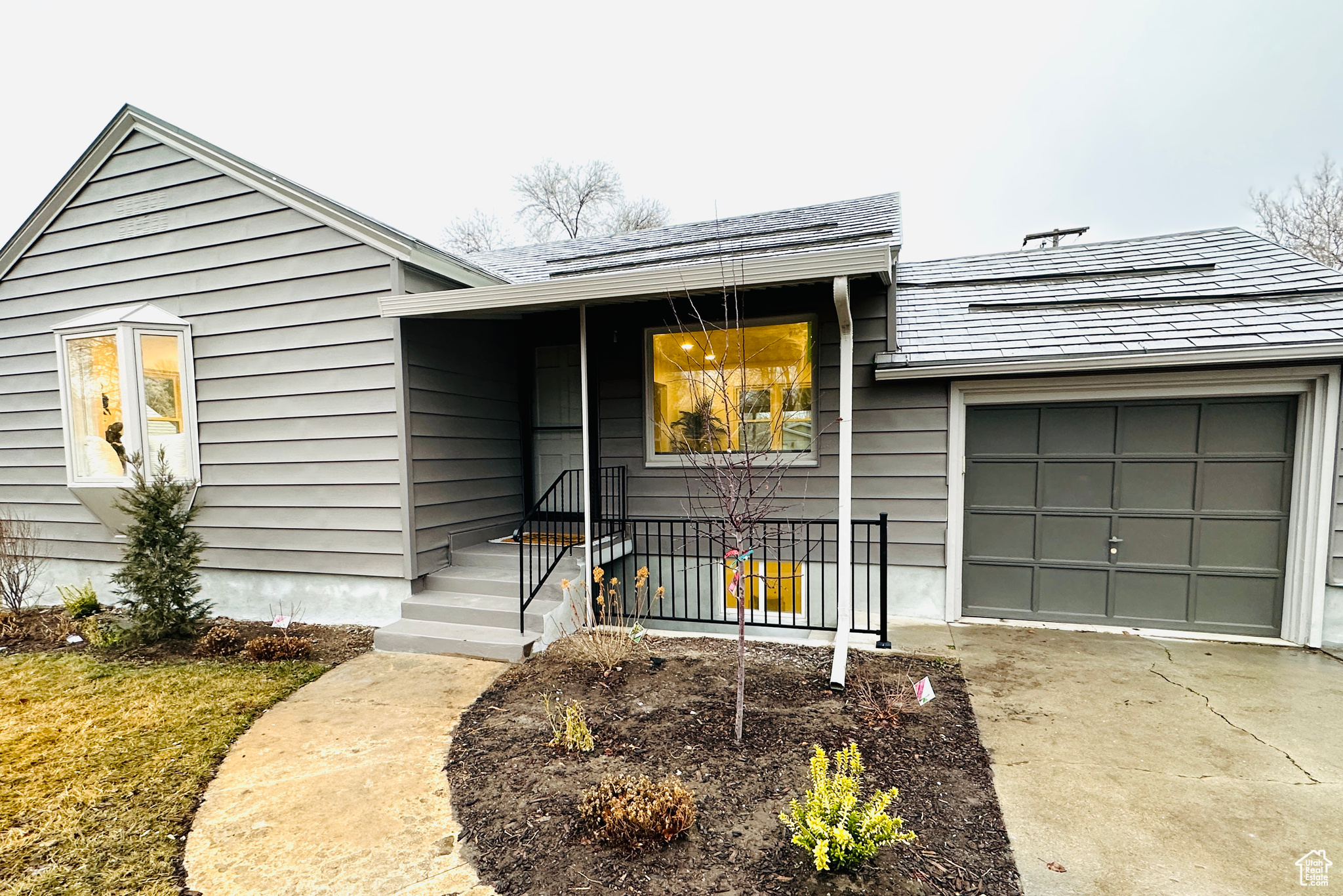 1031 E CRANDALL AVE
