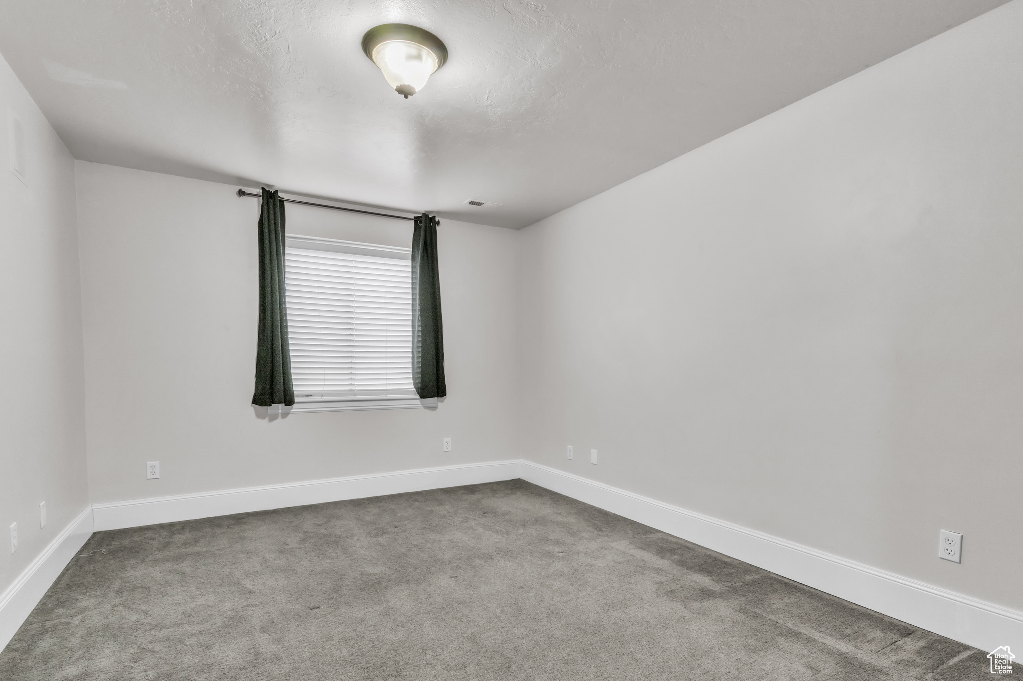 3076 W 13640 S
