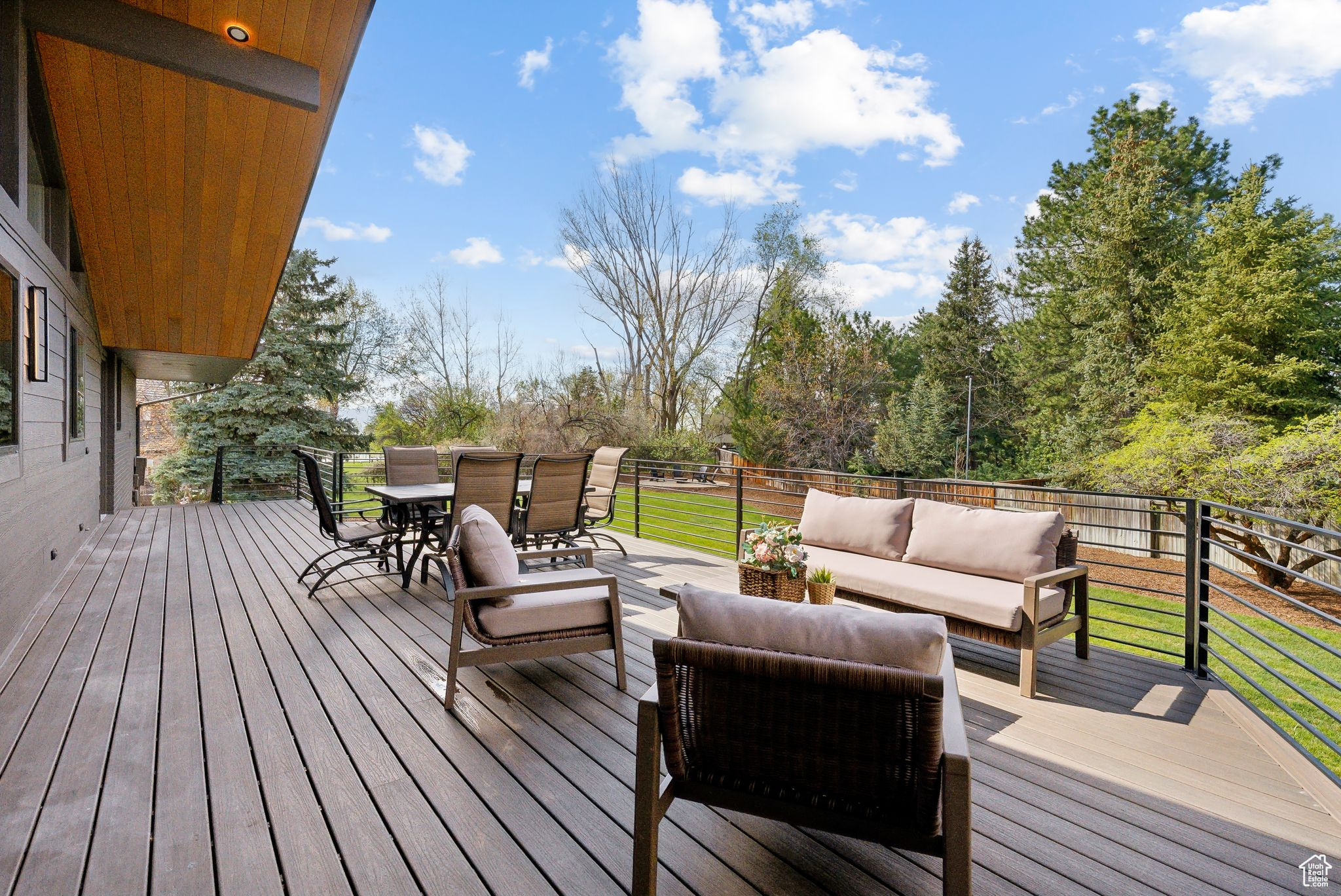 20 E WINDSONG LN