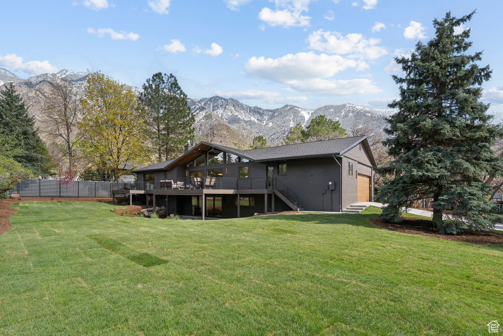 20 E WINDSONG LN