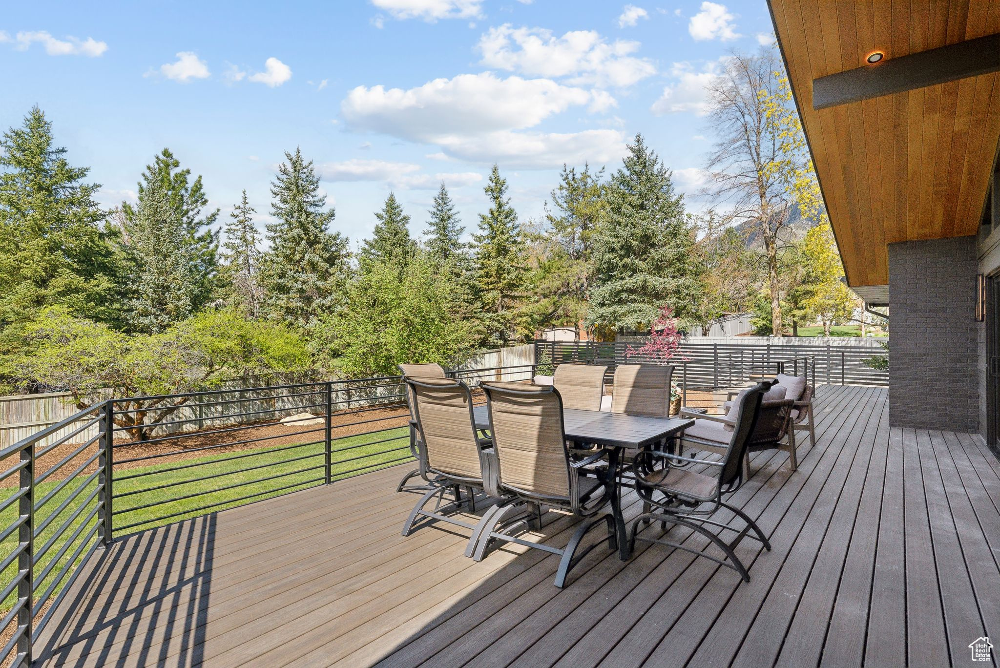 20 E WINDSONG LN