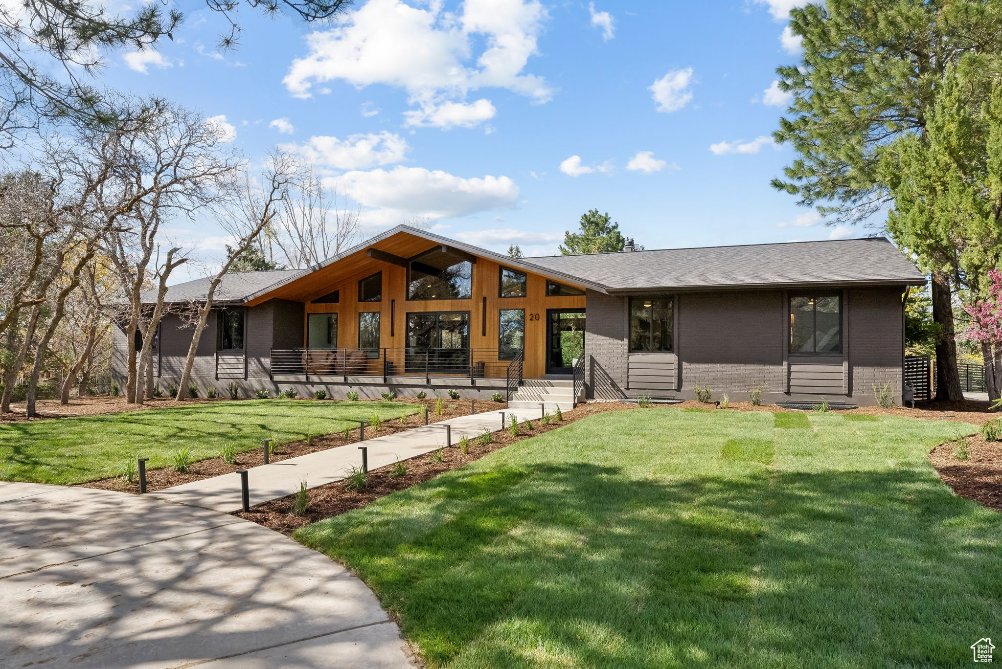 20 E WINDSONG LN
