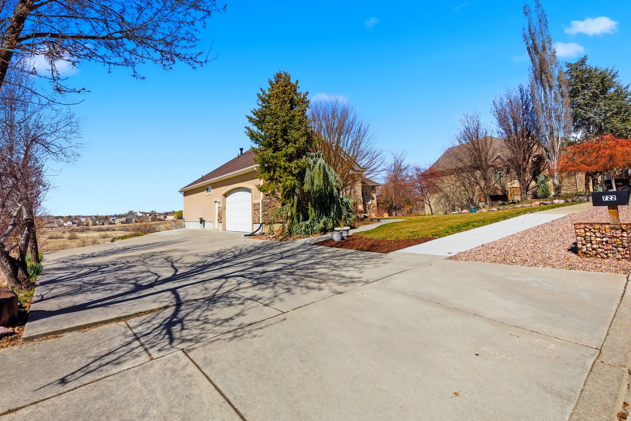722 W WEBB RD