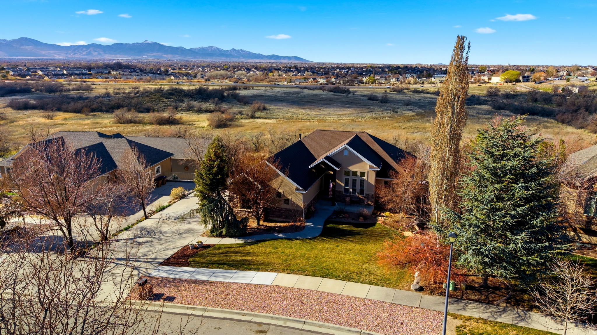 722 W WEBB RD