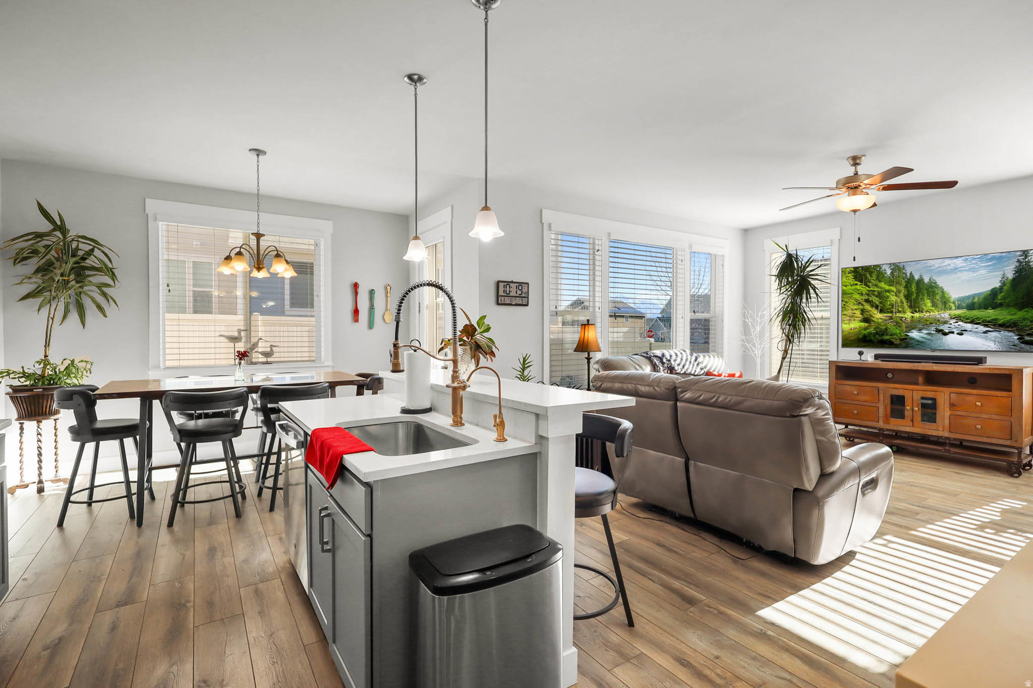 5168 W SHADY PARK LN