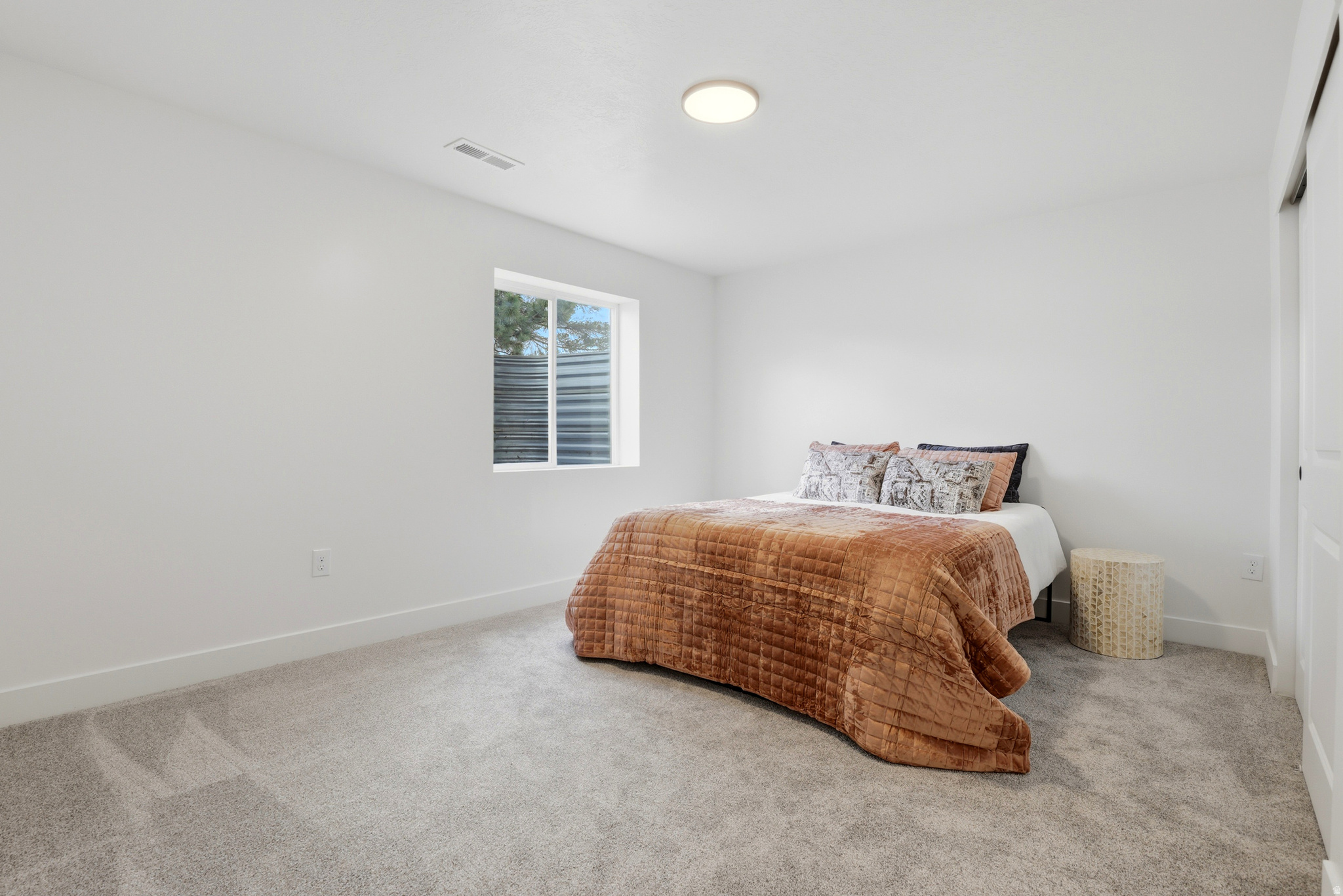 8643 S VAQUERO DR