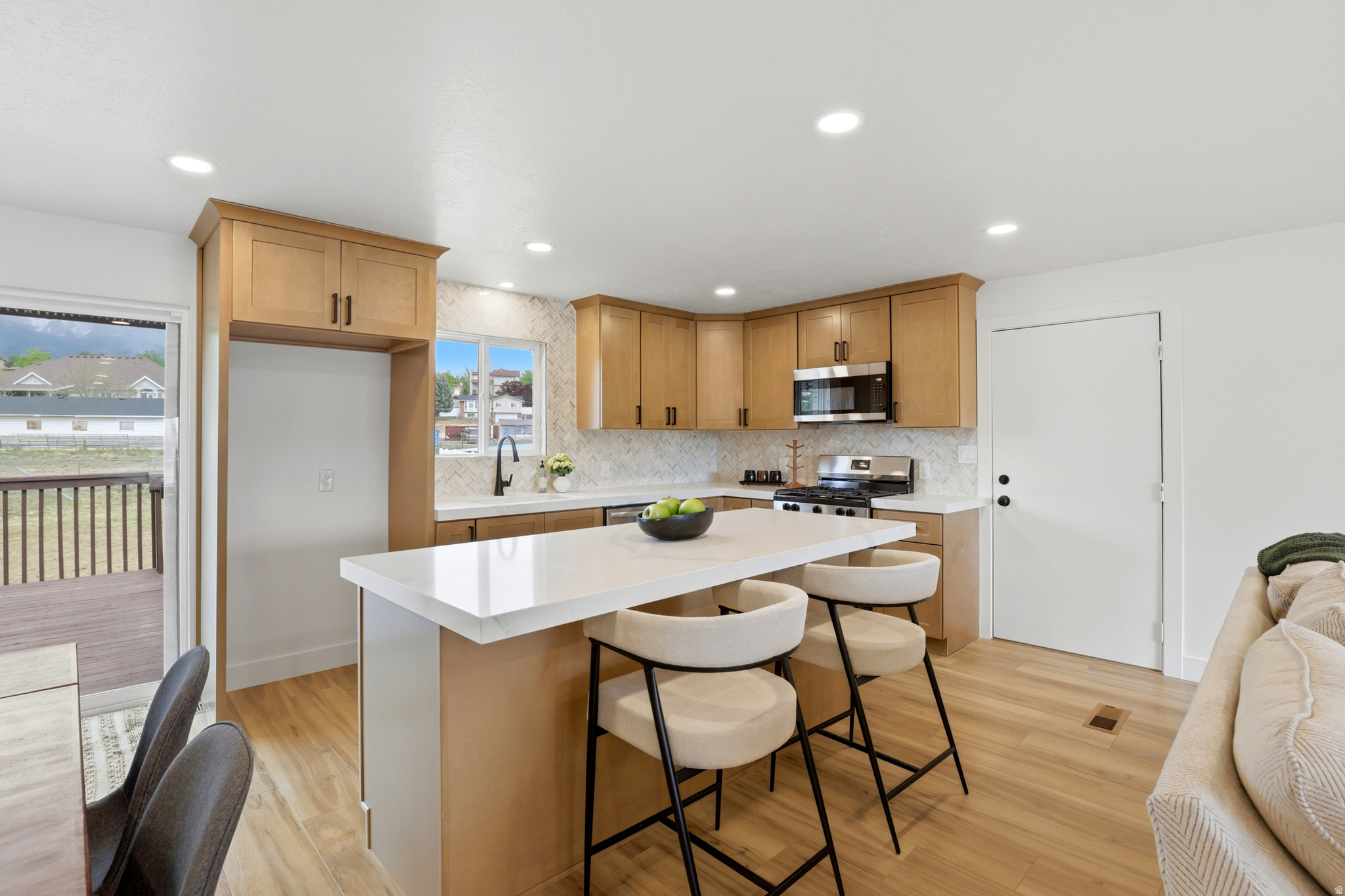 8643 S VAQUERO DR