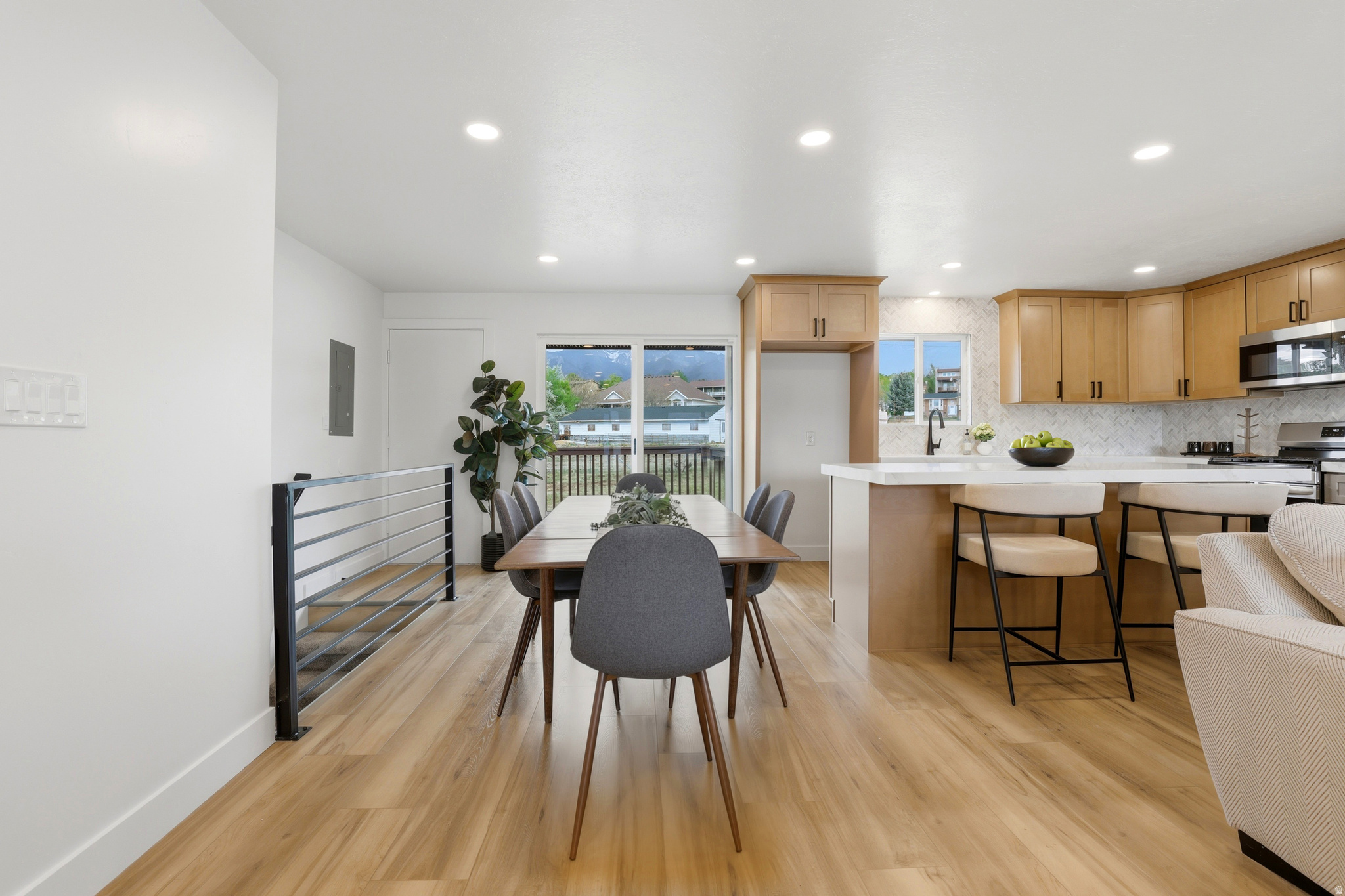 8643 S VAQUERO DR