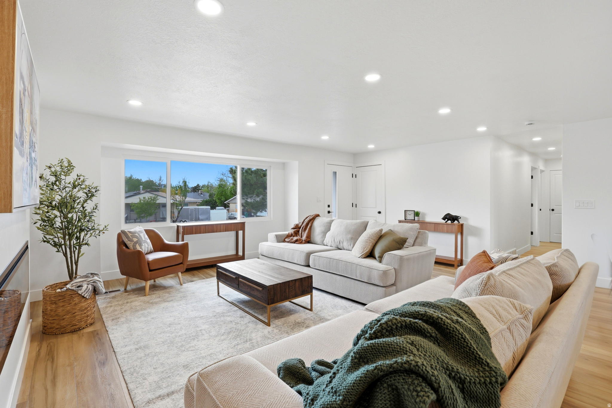 8643 S VAQUERO DR
