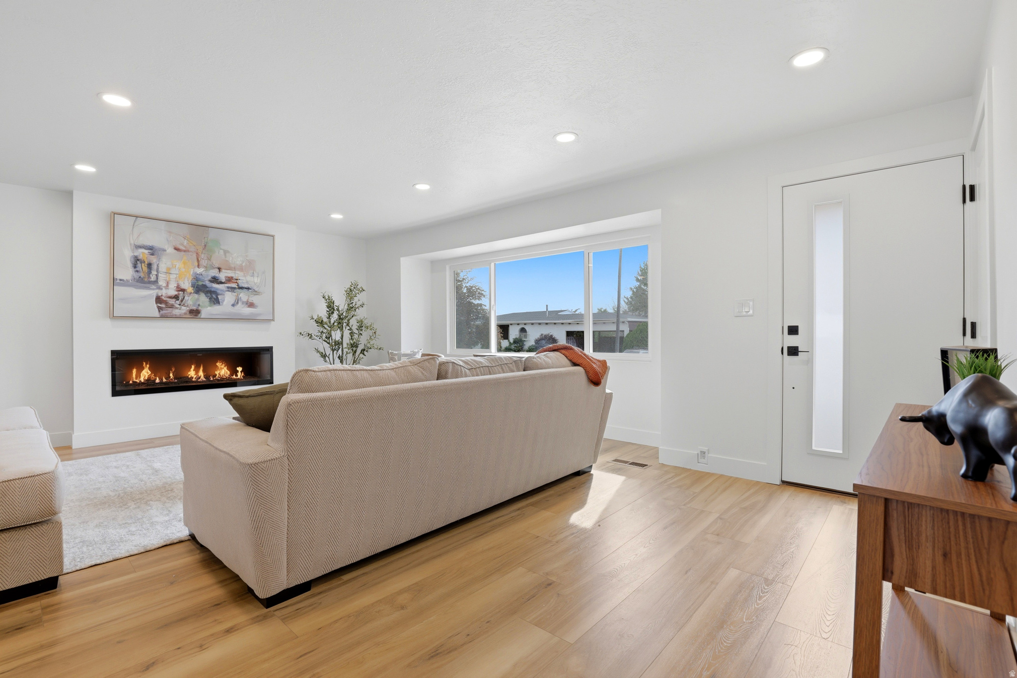 8643 S VAQUERO DR