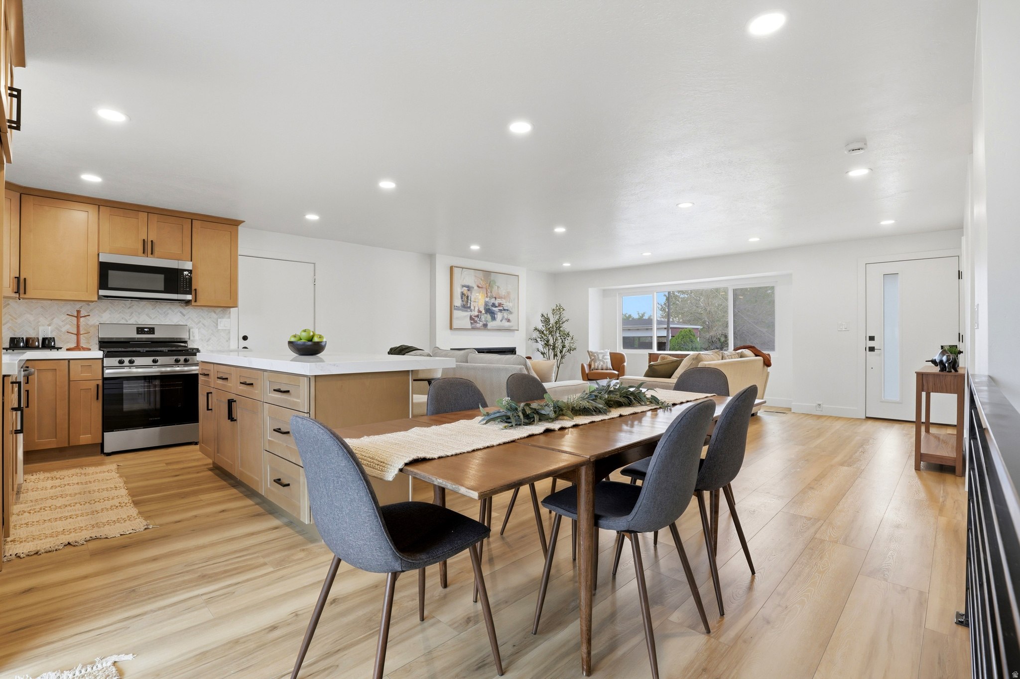 8643 S VAQUERO DR