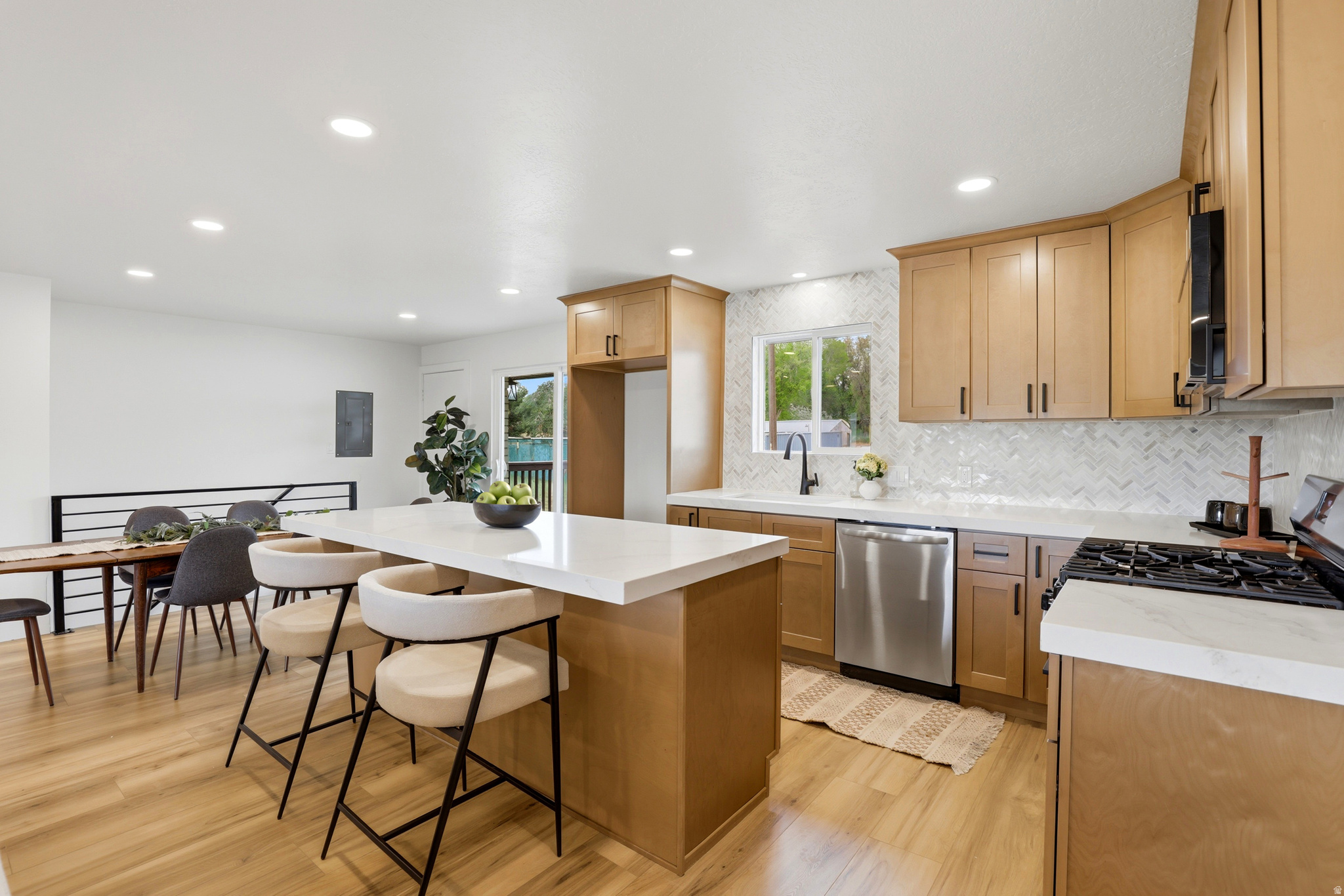 8643 S VAQUERO DR