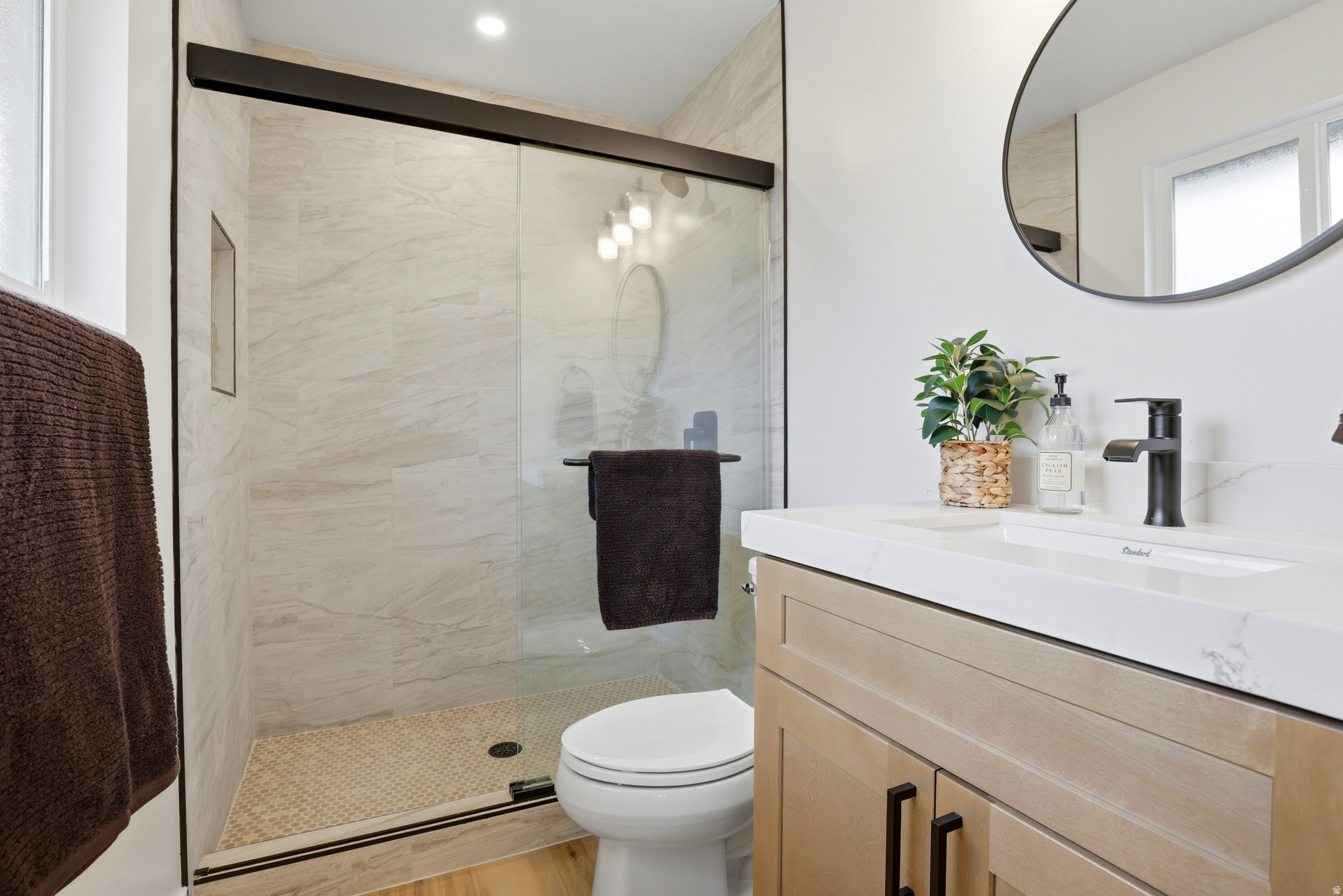 8643 S VAQUERO DR
