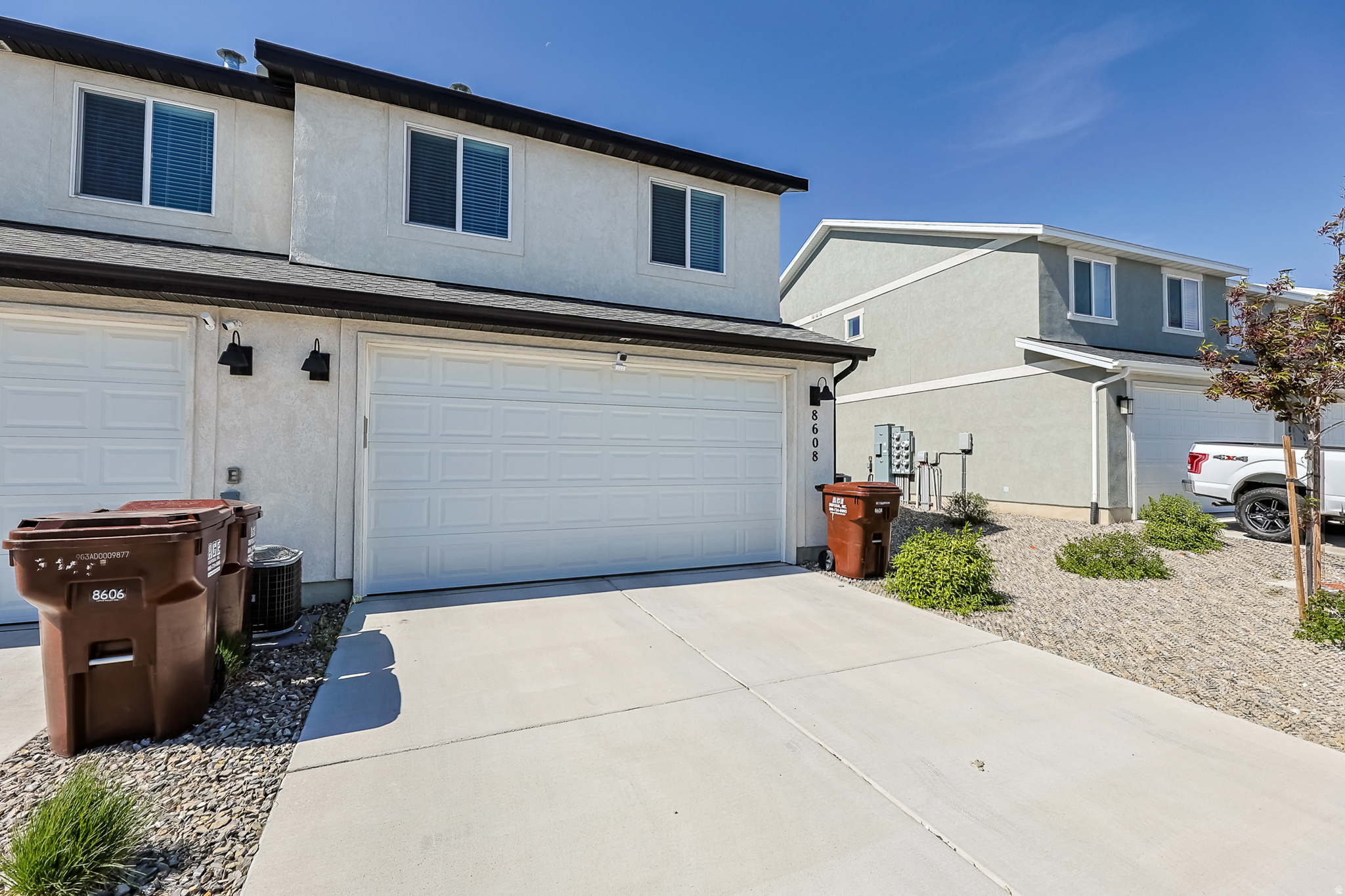 8608 W CORDERO DR