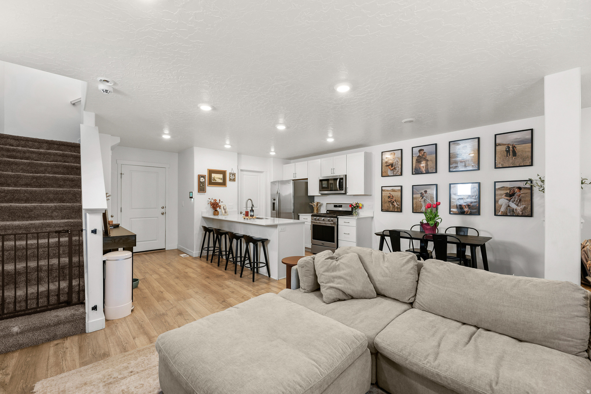 8608 W CORDERO DR