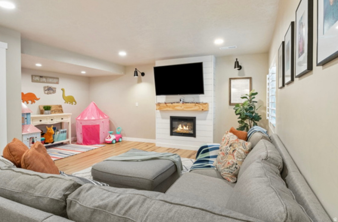 1295 E GRANITE PEAK RD