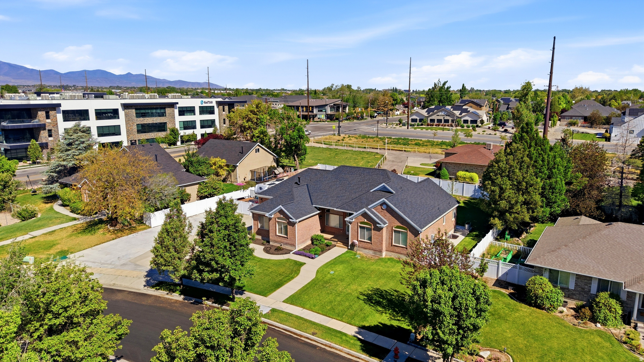 1274 W CHAPEL RIDGE DR