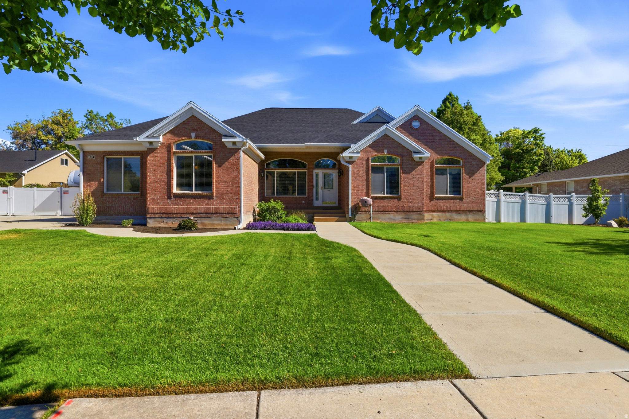 1274 W CHAPEL RIDGE DR