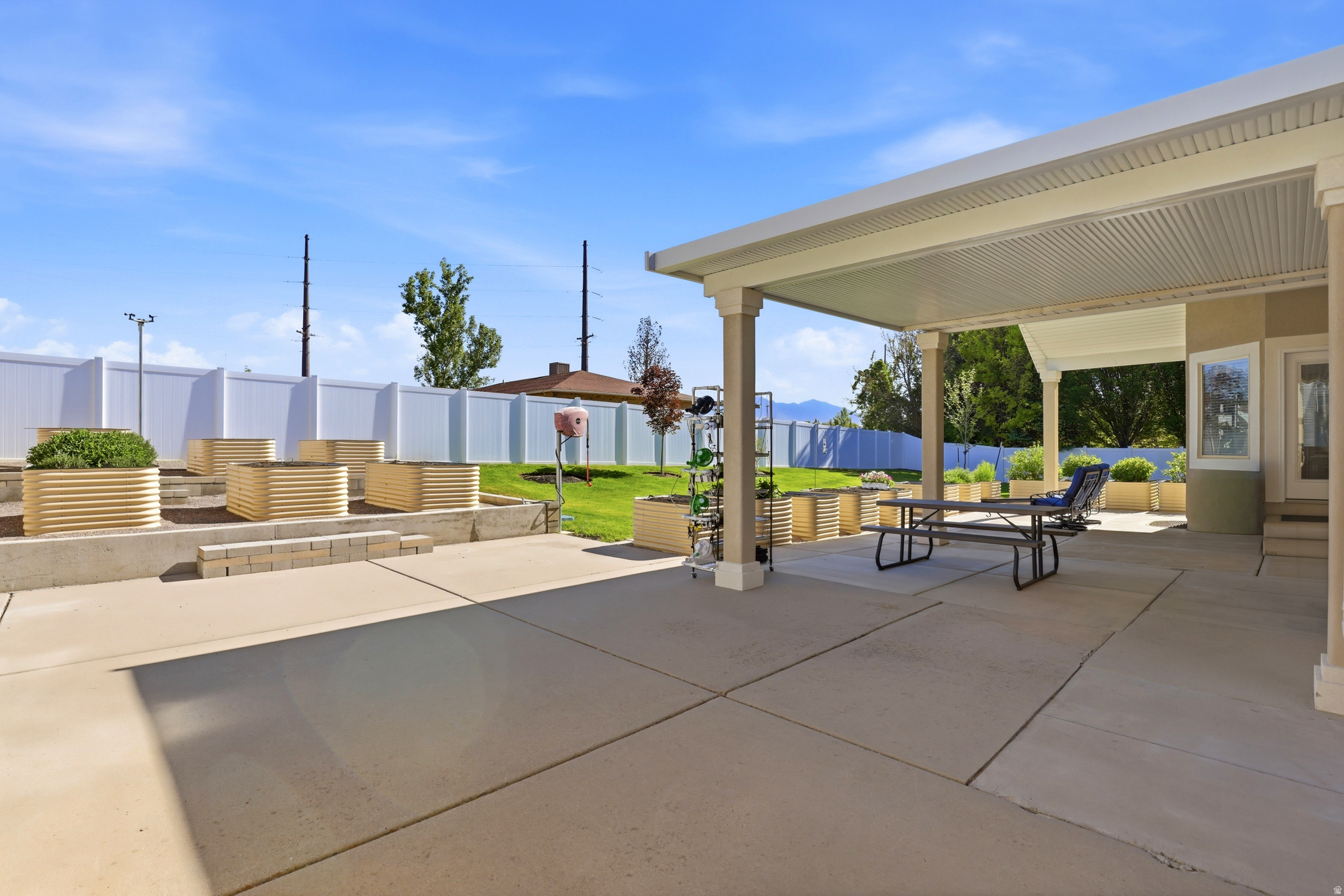 1274 W CHAPEL RIDGE DR