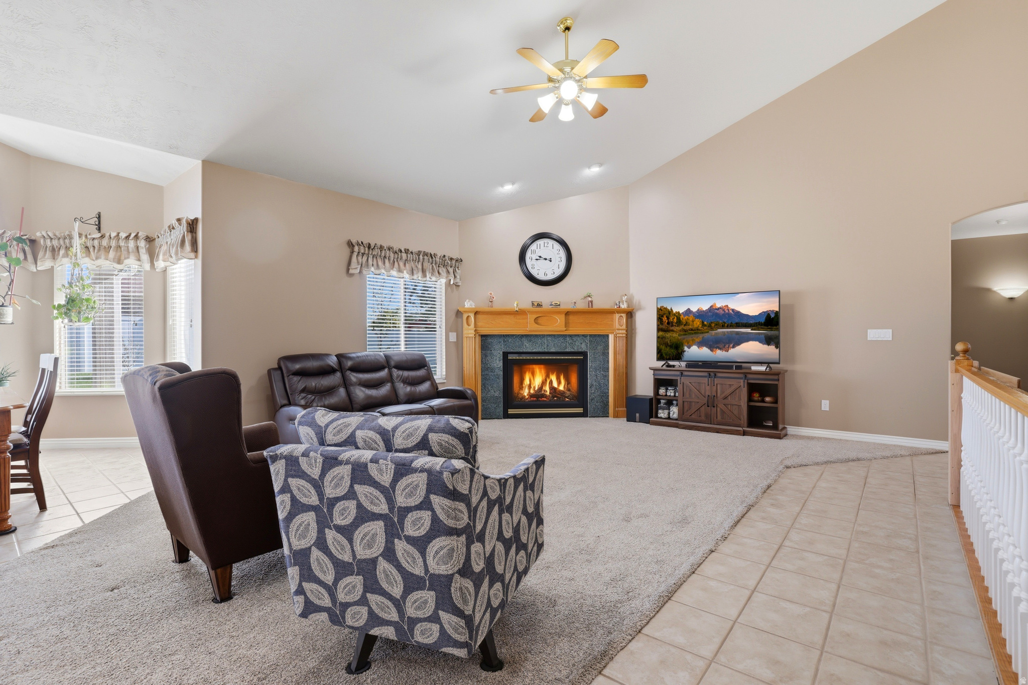 1274 W CHAPEL RIDGE DR