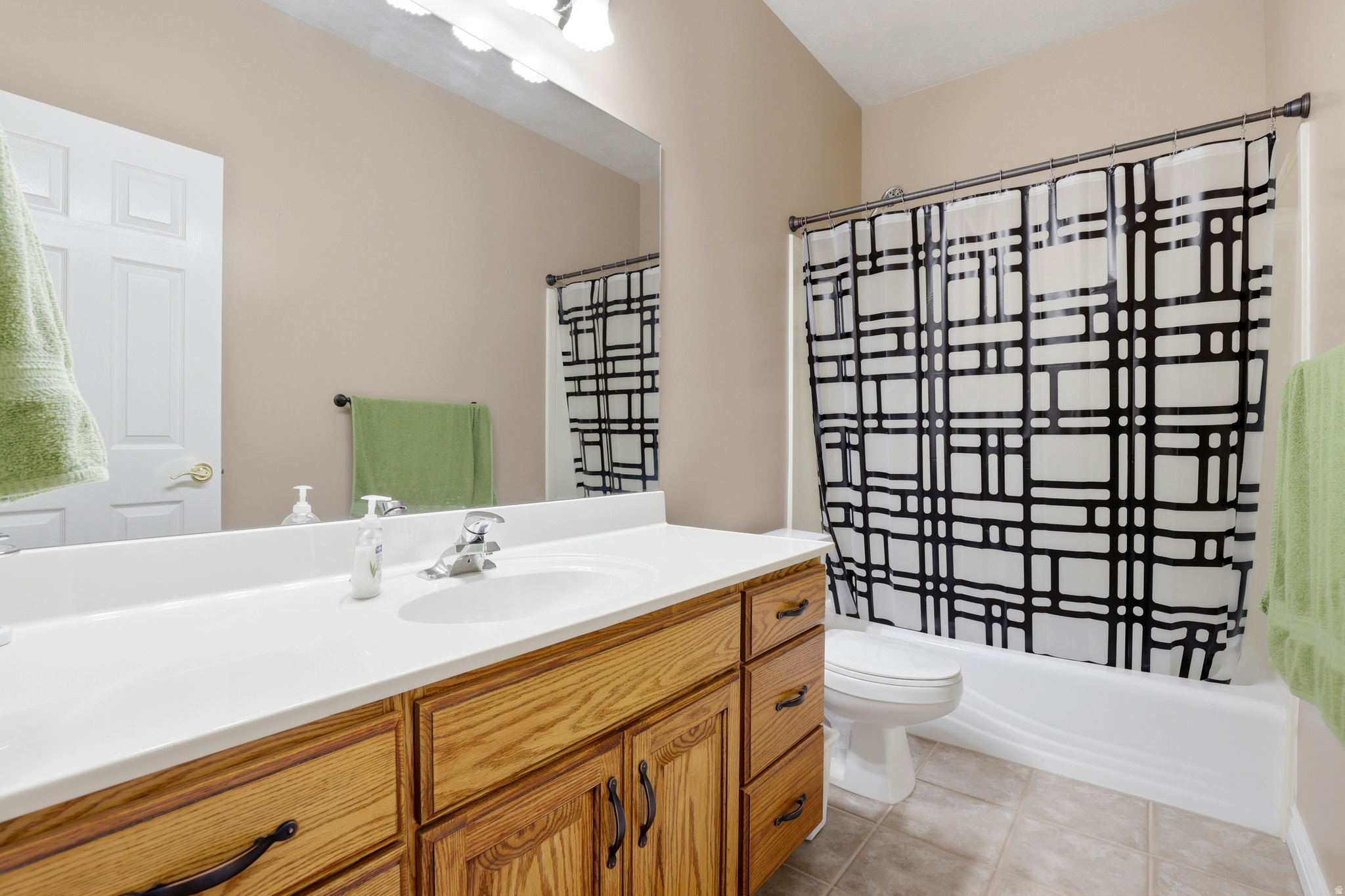 1274 W CHAPEL RIDGE DR