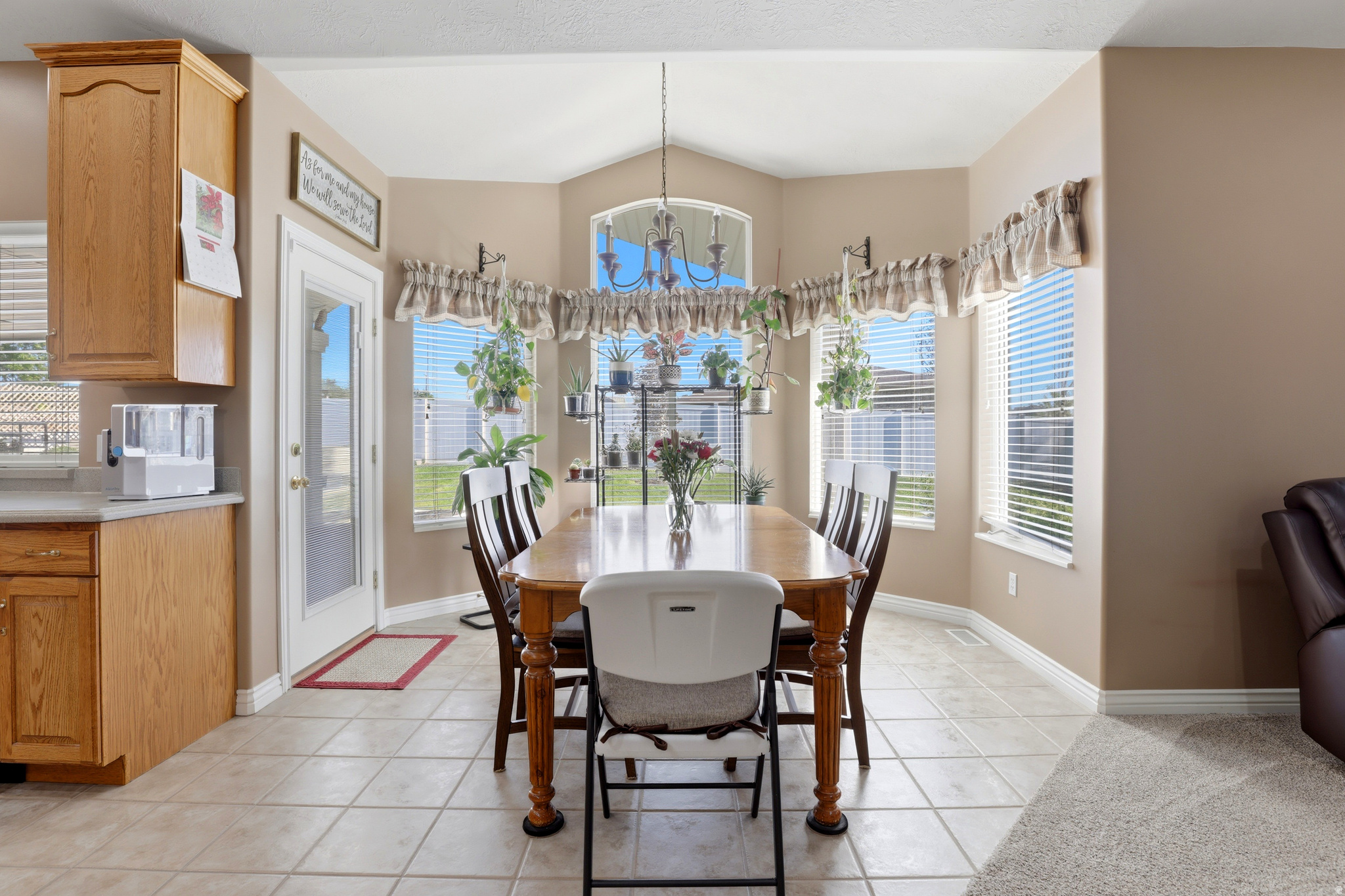1274 W CHAPEL RIDGE DR