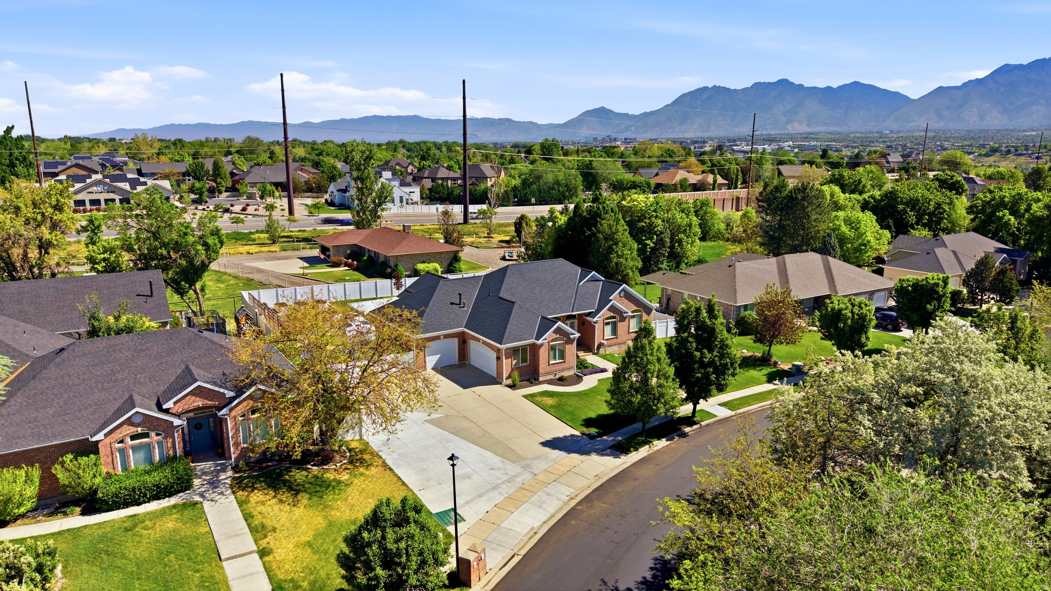 1274 W CHAPEL RIDGE DR