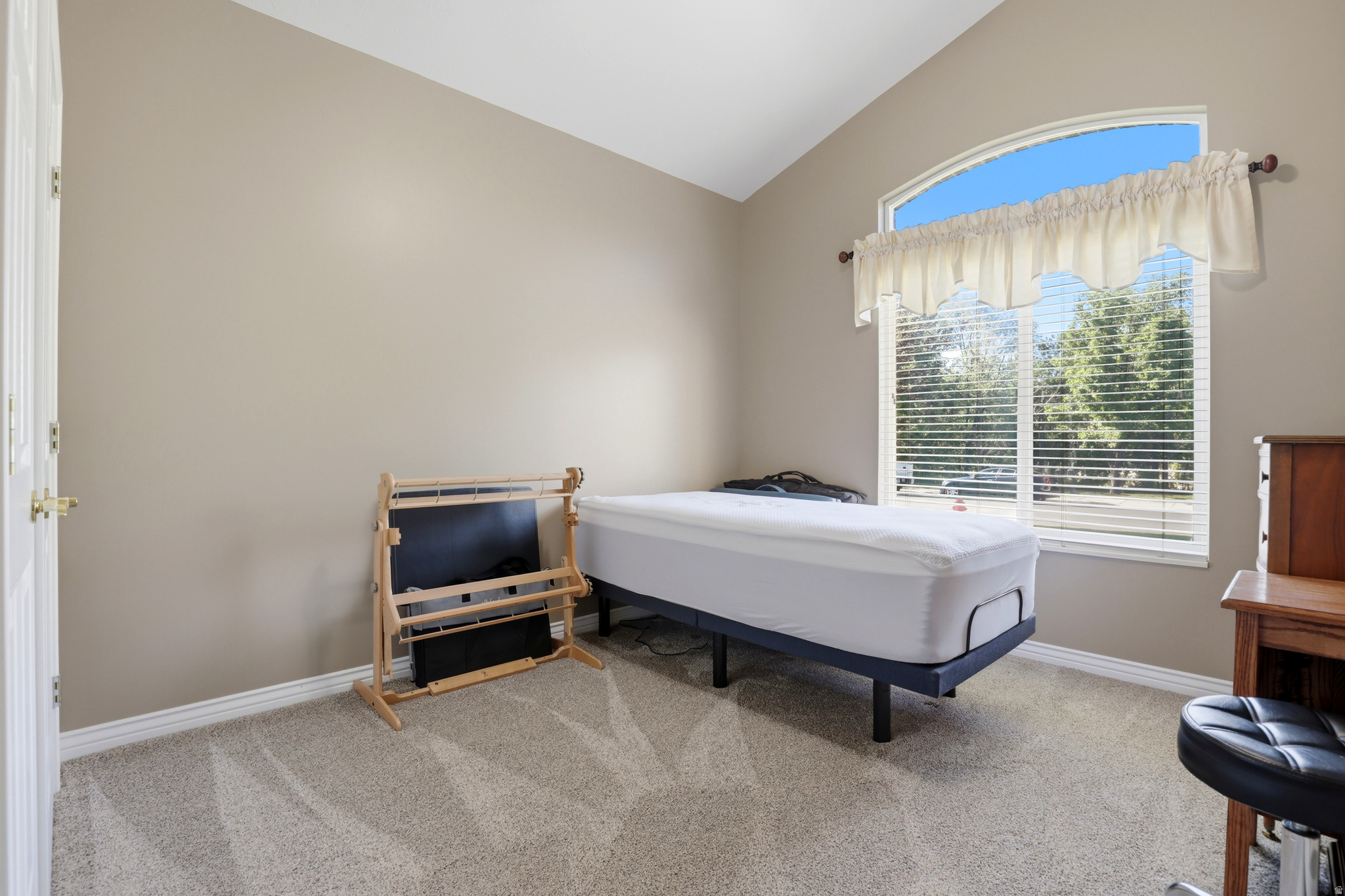 1274 W CHAPEL RIDGE DR