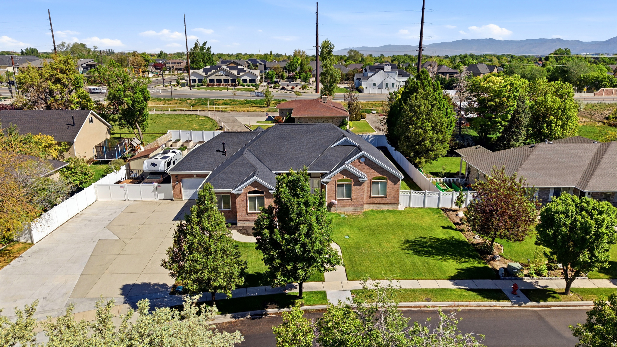 1274 W CHAPEL RIDGE DR