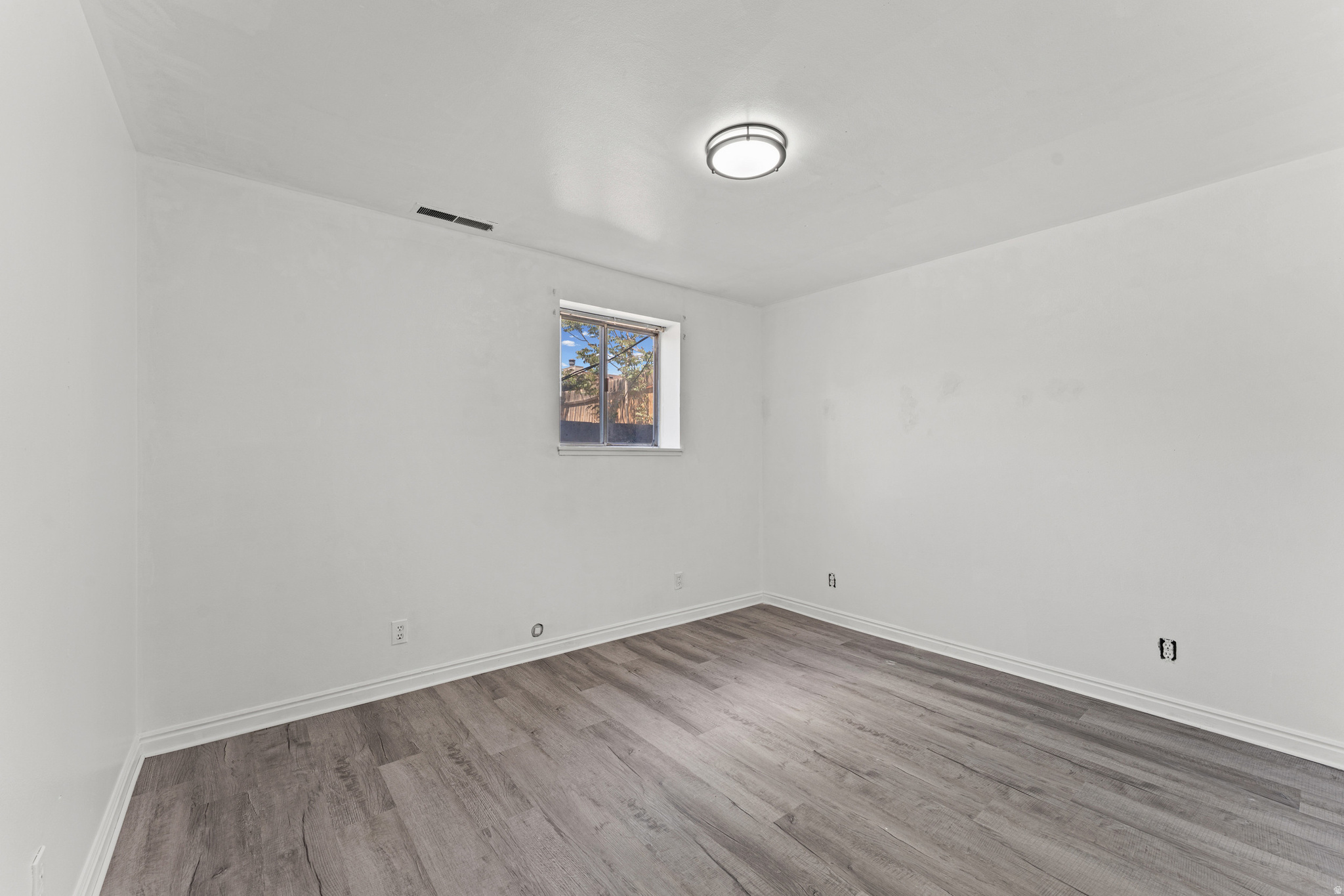 1643 N 645 W