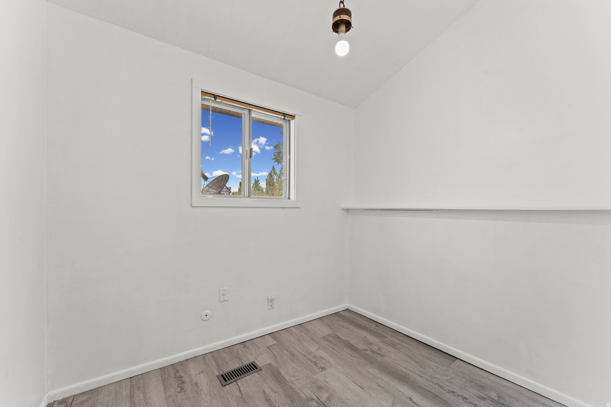 1643 N 645 W