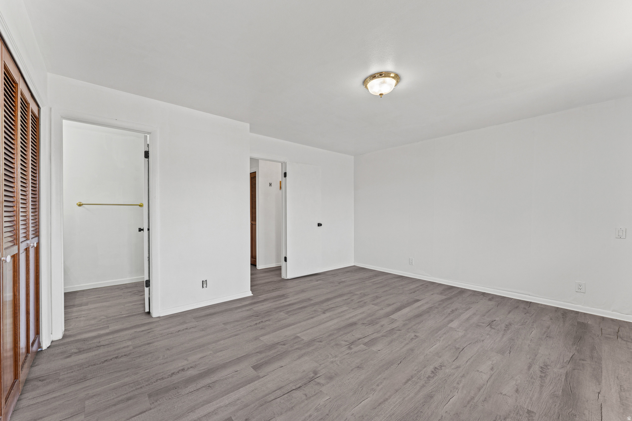 1643 N 645 W