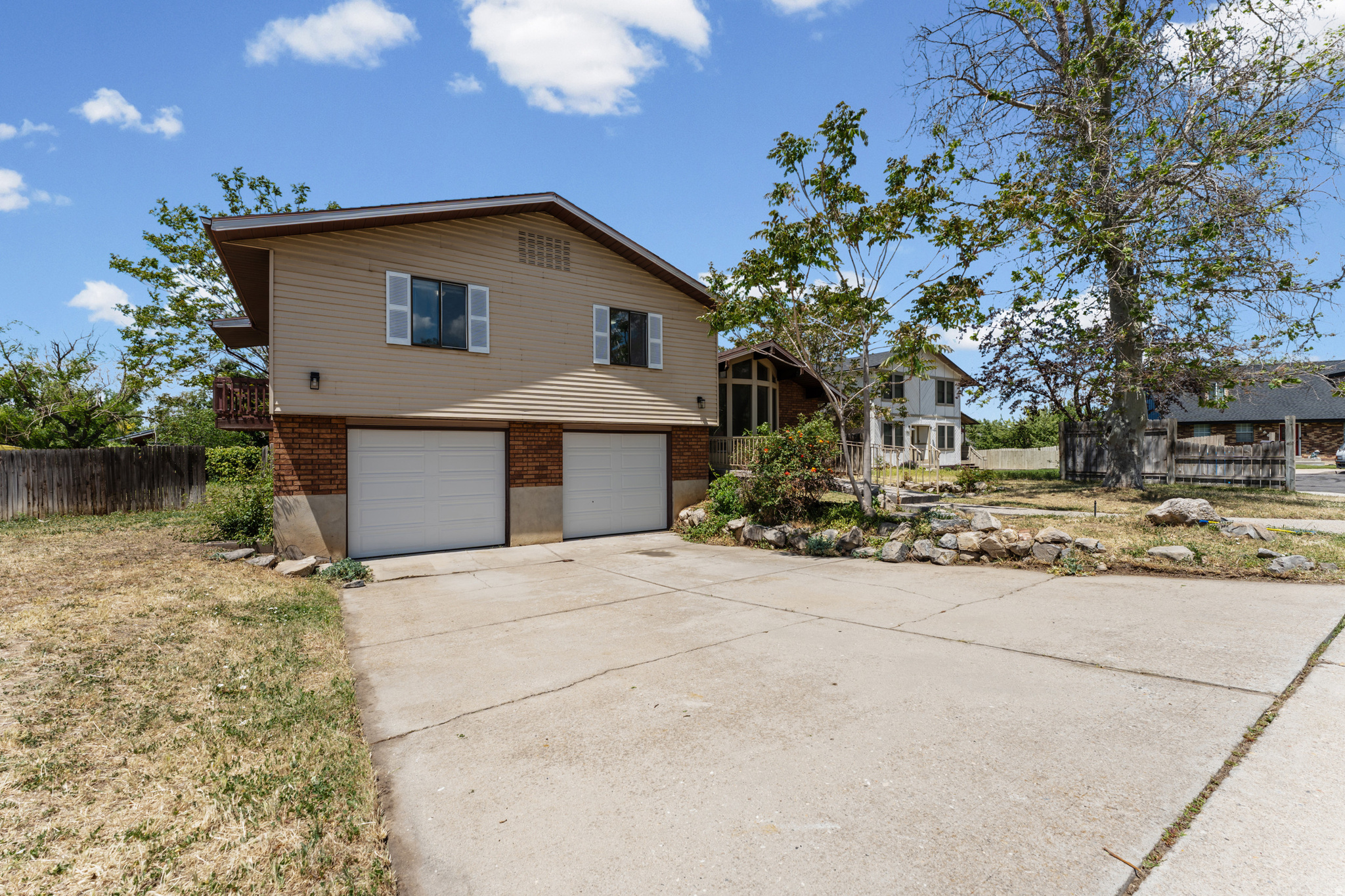 1643 N 645 W