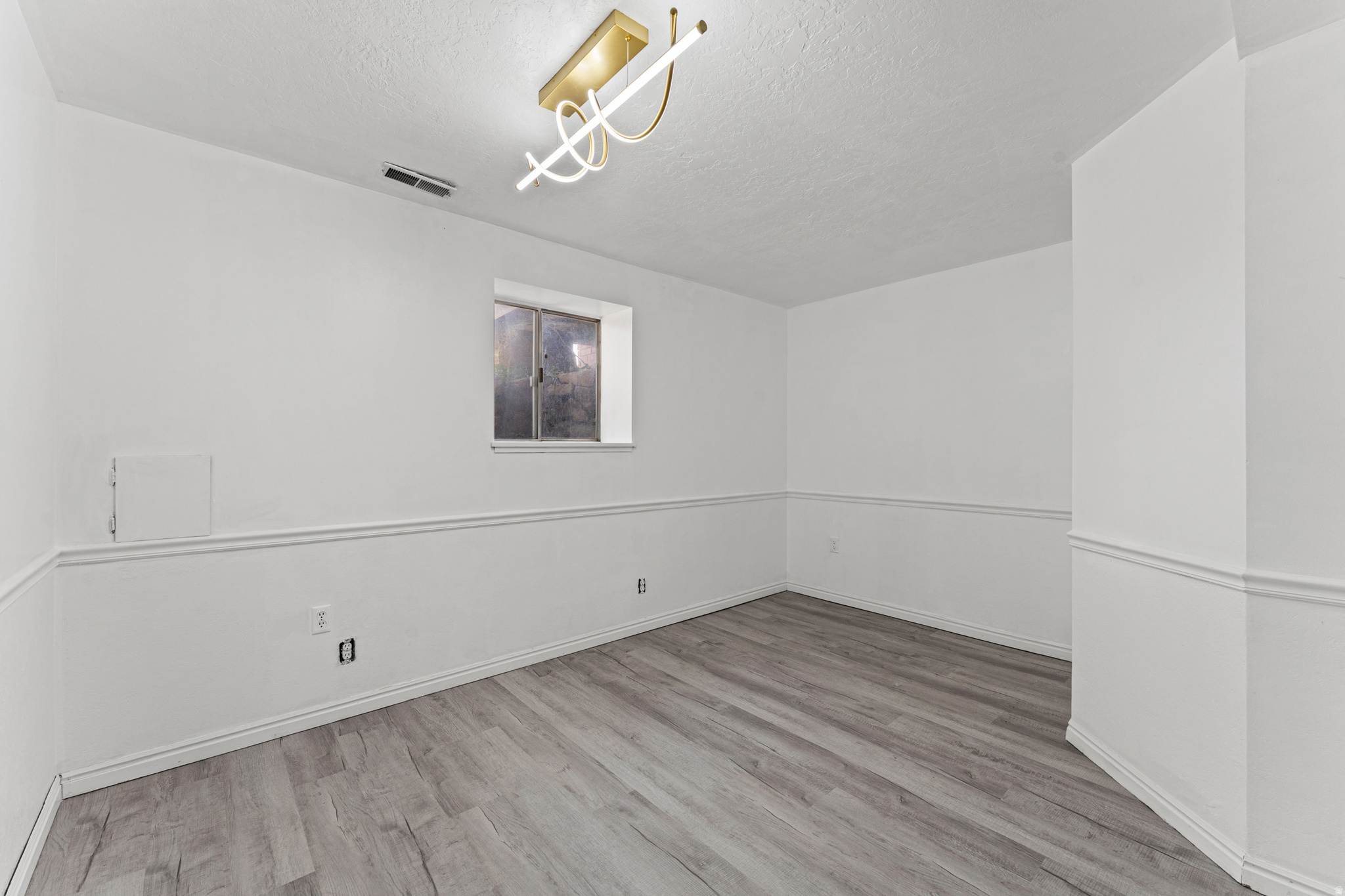 1643 N 645 W