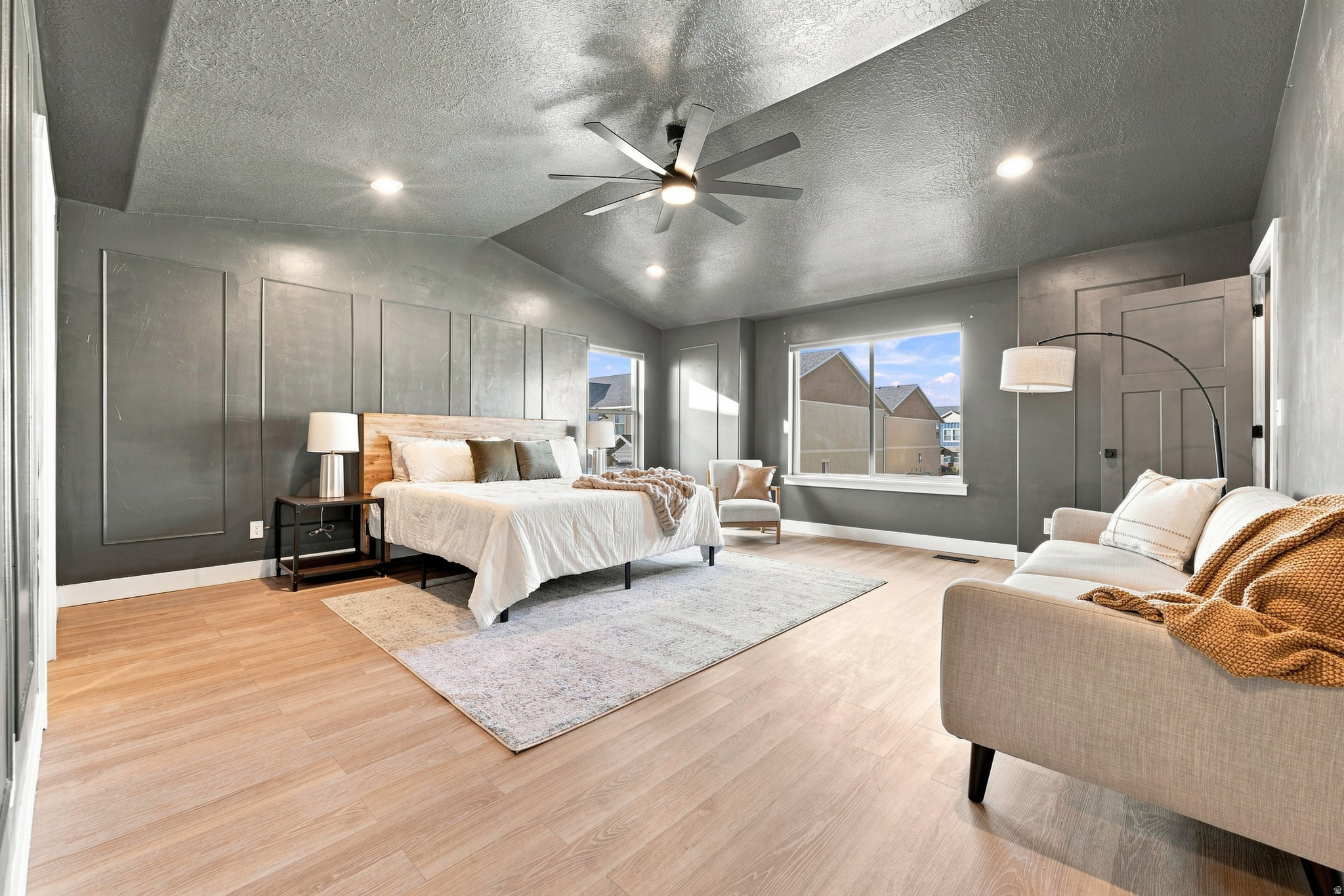 3623 E SAPPHIRE LN