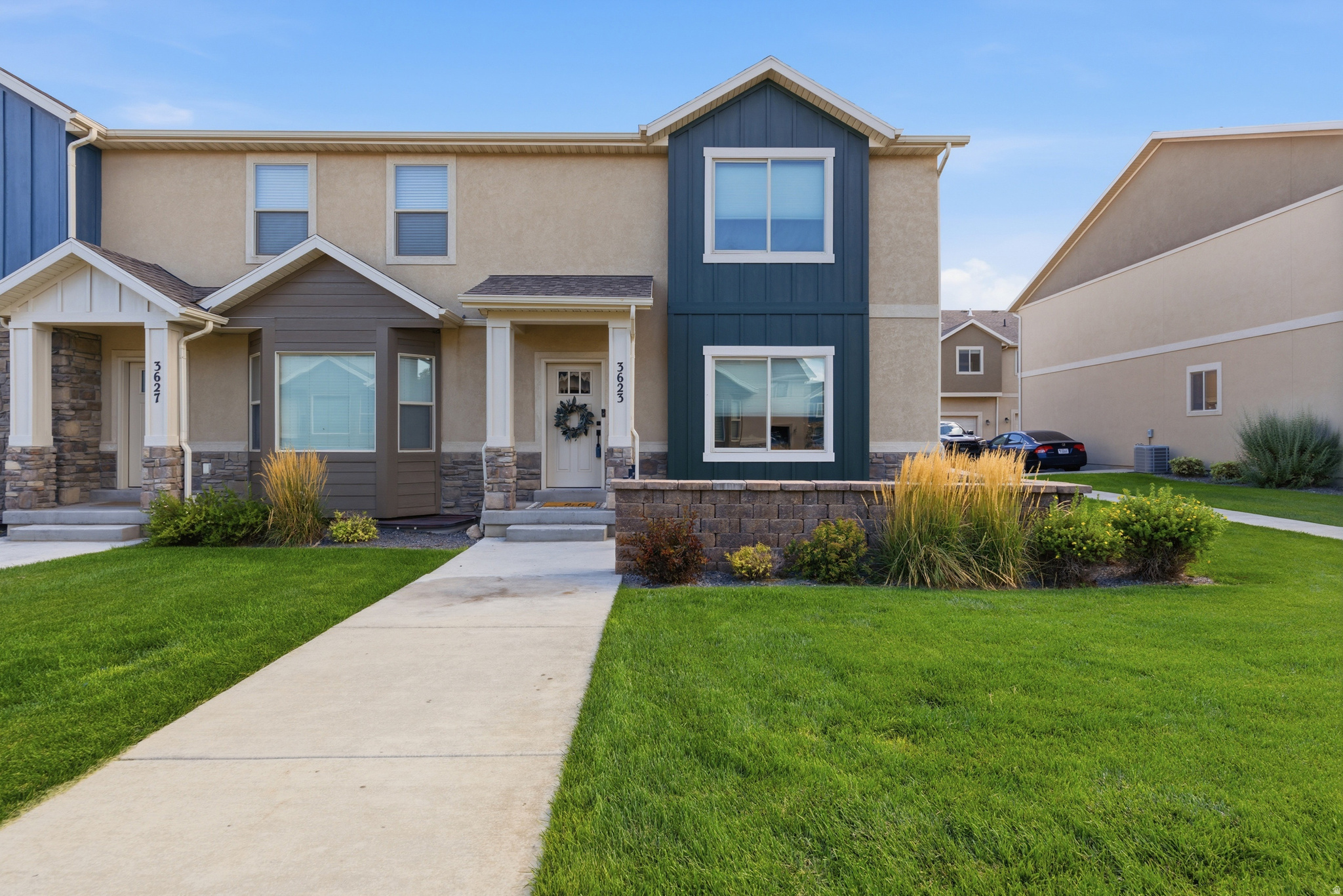 3623 E SAPPHIRE LN
