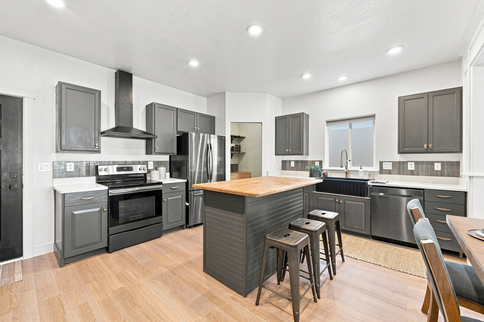 3623 E SAPPHIRE LN