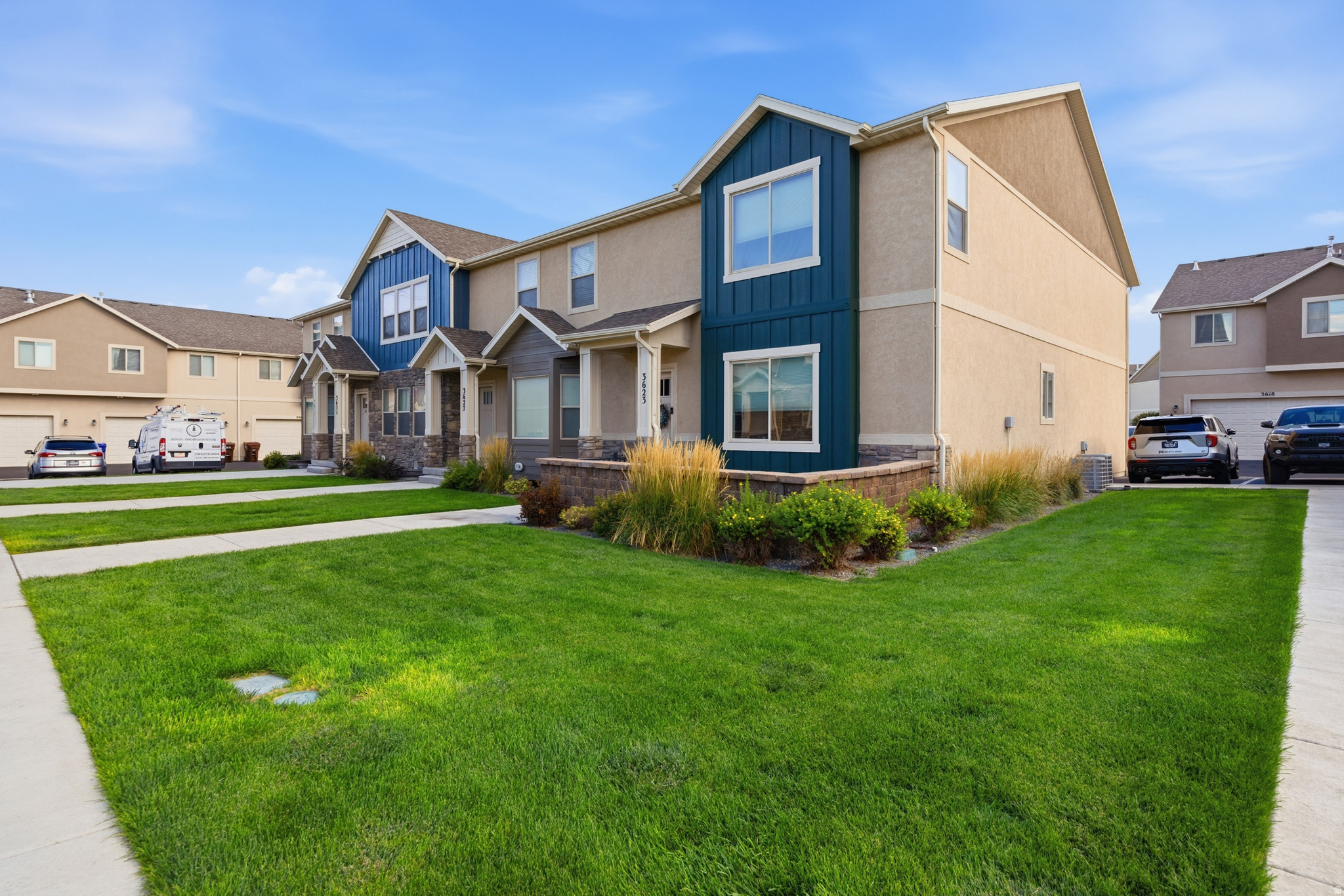 3623 E SAPPHIRE LN