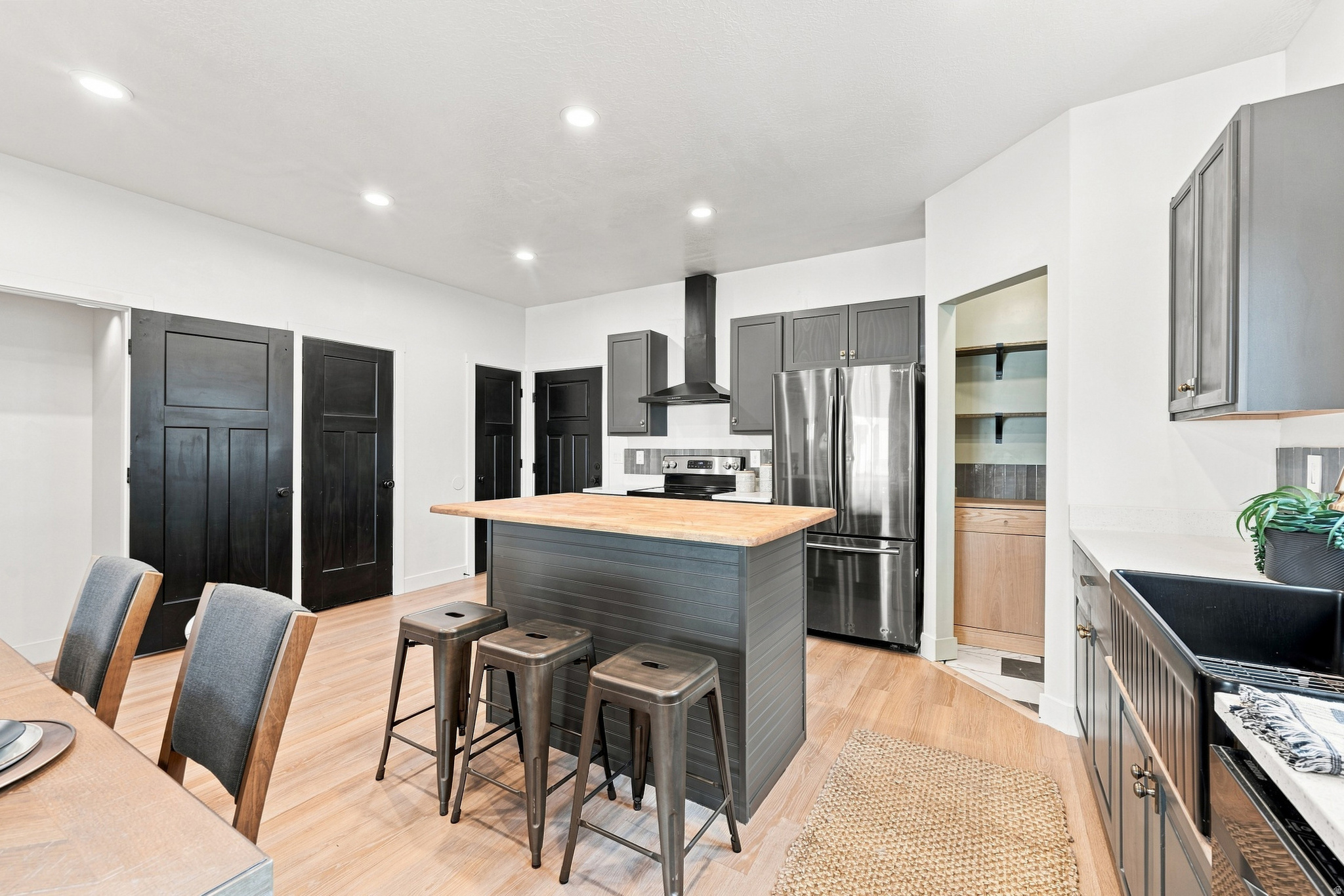 3623 E SAPPHIRE LN