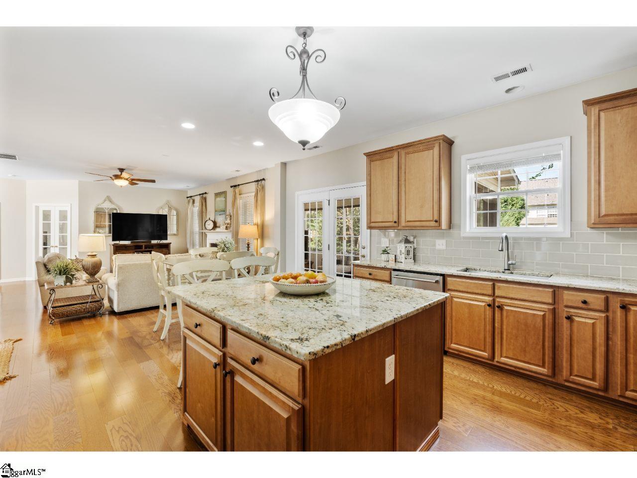 6 Breezewood Court